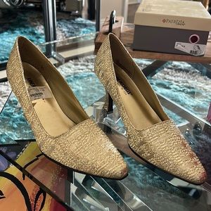Gold pumps Vintage